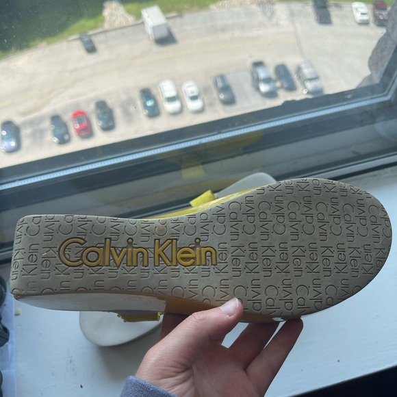 CUTE CALVIN KLEIN PLATFORM FLIP-FLOP SANDALS! perf for summer, great condition! - Picture 6 of 6